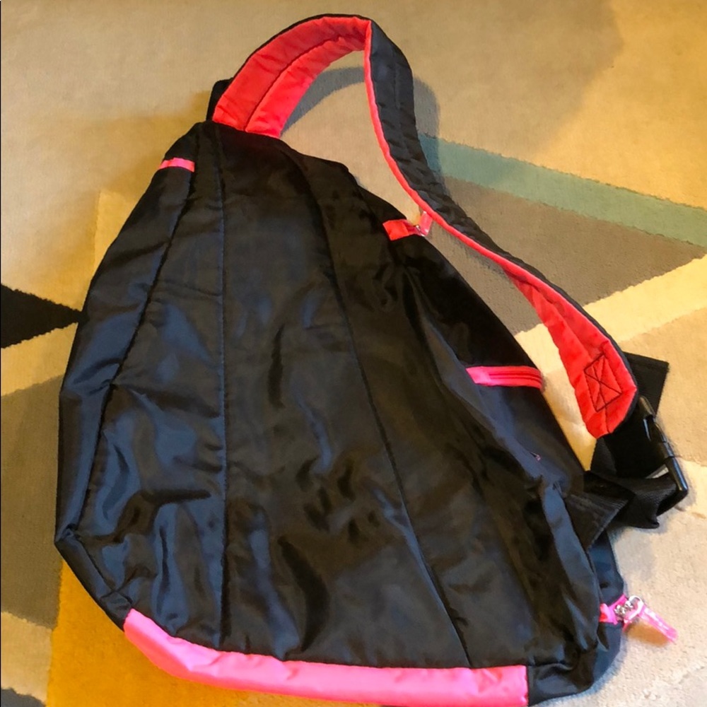 Sling backpack - Picture 2 of 6